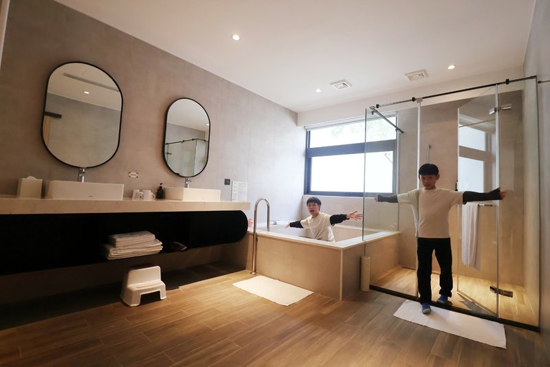 嘉義│棒棒積木飯店。專屬電動車開到退房、超大親子主題房、暢玩