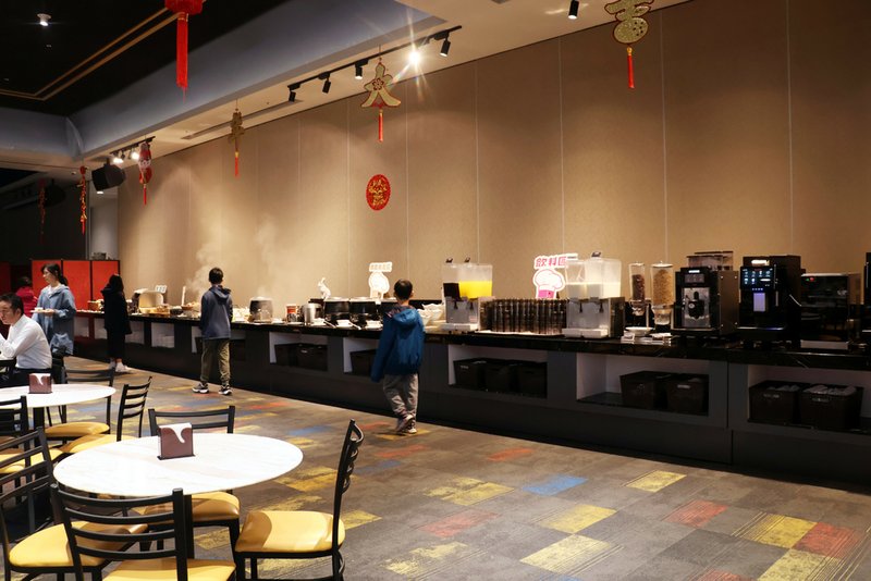 嘉義│棒棒積木飯店。專屬電動車開到退房、超大親子主題房、暢玩