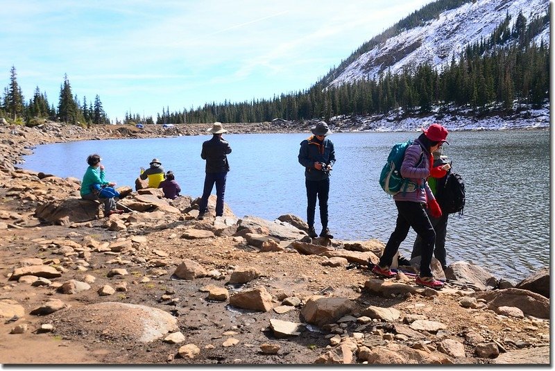 Eating lunch along Chinns Lake (3)