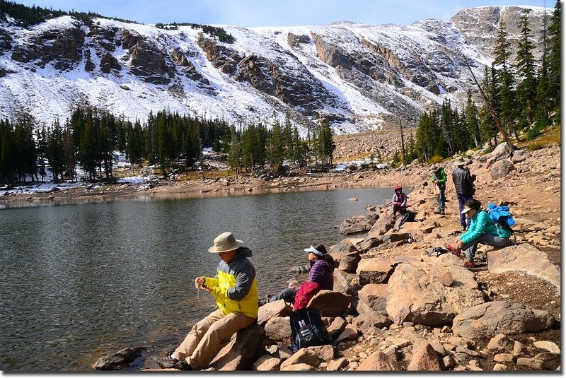 Eating lunch along Chinns Lake (5)