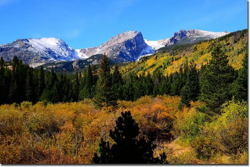 Otis Peak(L)、Hallett Peak(M) &amp; Flattop Mountain(R) from Bear Lake Road