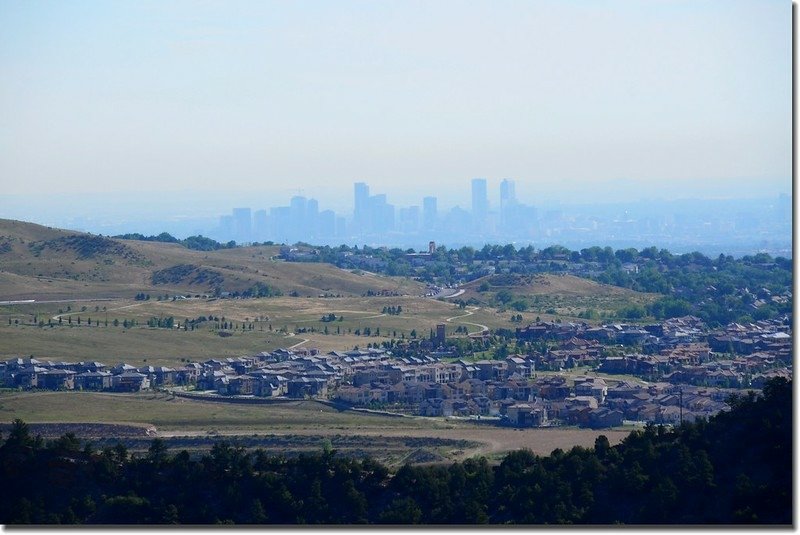 Overlooking east at Denver downtown from Red Rocks Park