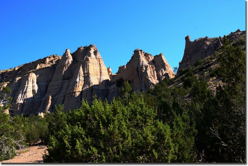 Unusual rock formations along the Slot Canyon Trail (5)