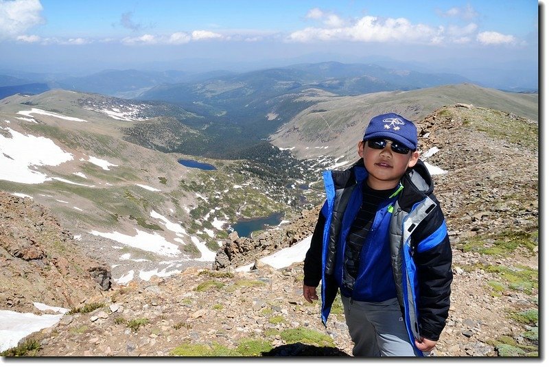 Overlooking to Mammoth Gulch from James Peak trail 2