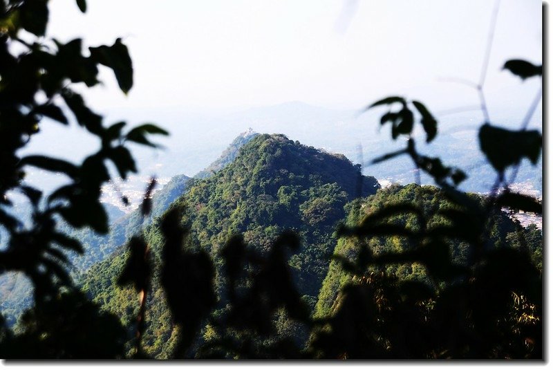 金字圓山西南眺旗尾山