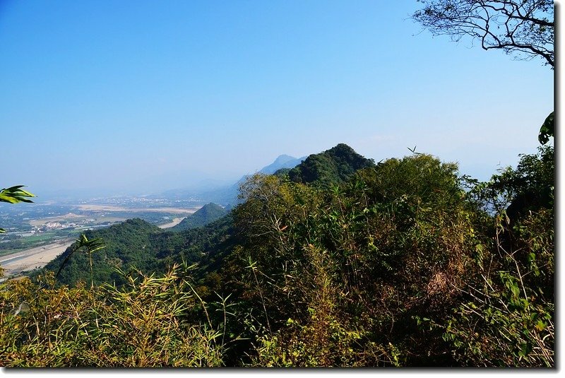 東北眺月光山(後)~福美山(前)連稜