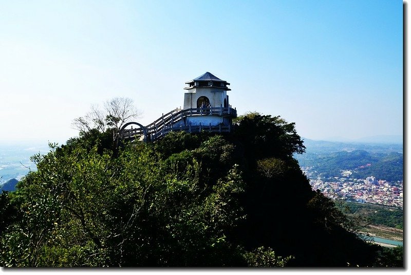 318峰西南眺旗尾山祠