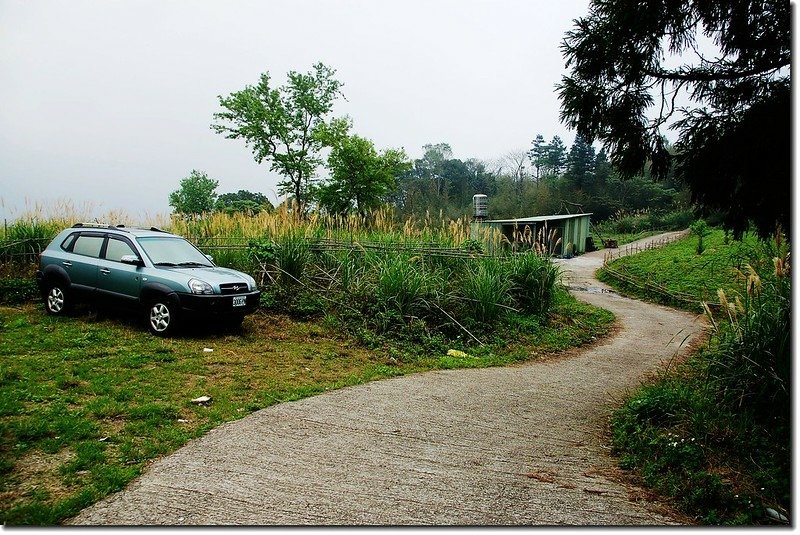 那結山登山口停車處