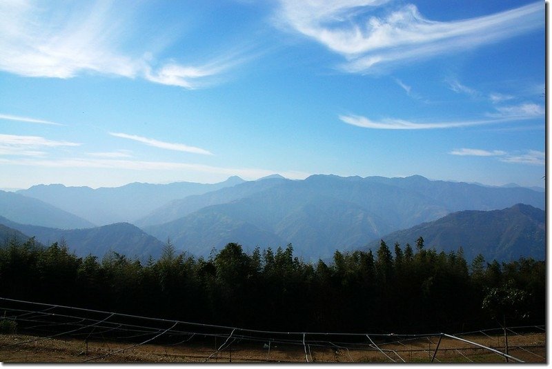 夫婦山登山口南眺群山