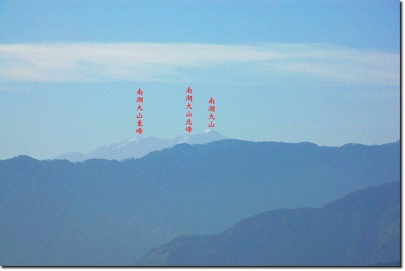 夫婦山登山口南眺南湖大山 2