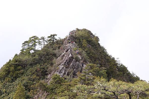 【鳶嘴山】鳶嘴山，全台知名危岩聳壁地形，挑戰驚險峭壁攀岩，走