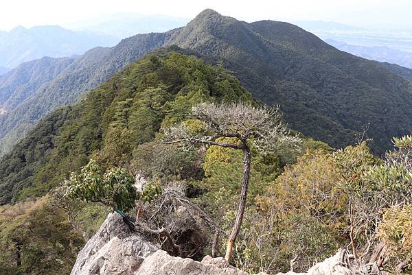 【鳶嘴山】鳶嘴山，全台知名危岩聳壁地形，挑戰驚險峭壁攀岩，走