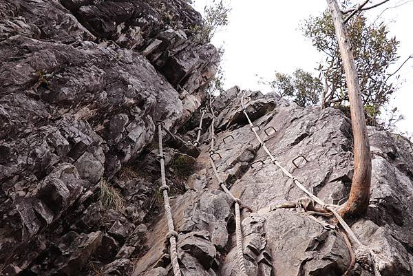 【鳶嘴山】鳶嘴山，全台知名危岩聳壁地形，挑戰驚險峭壁攀岩，走