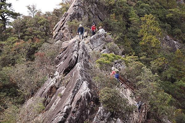 【鳶嘴山】鳶嘴山，全台知名危岩聳壁地形，挑戰驚險峭壁攀岩，走