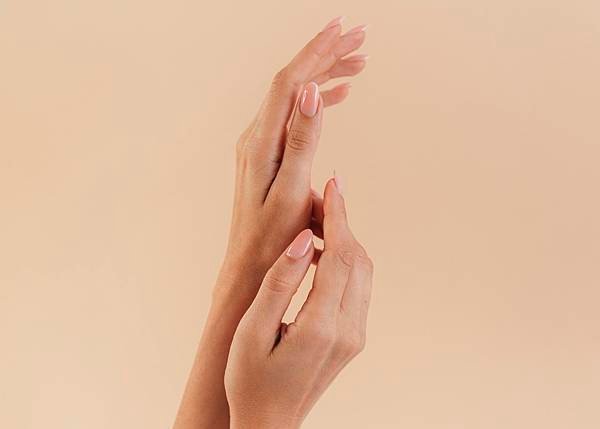 01-healthy-beautiful-manicure-woman-hands.jpg