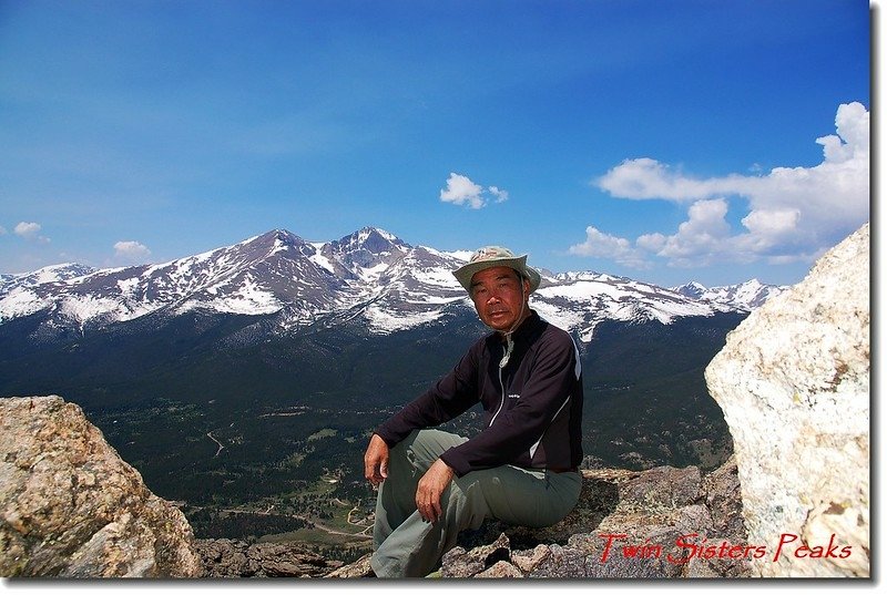 Twin Sisters西峰頂(背景為Longs Peak)