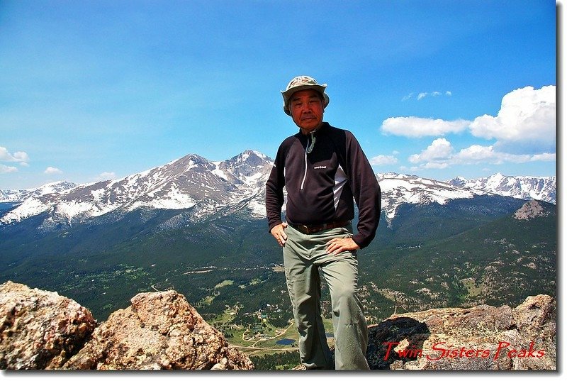 Twin Sisters西峰頂(背景為Longs Peak) 1