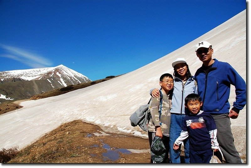 Rhth&apos;s family on the trail