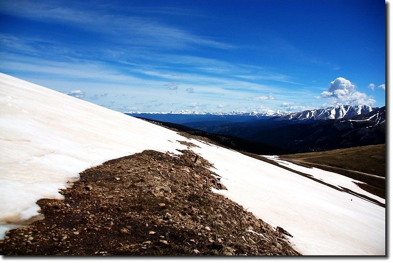 Snowfield and mountains that in the distance