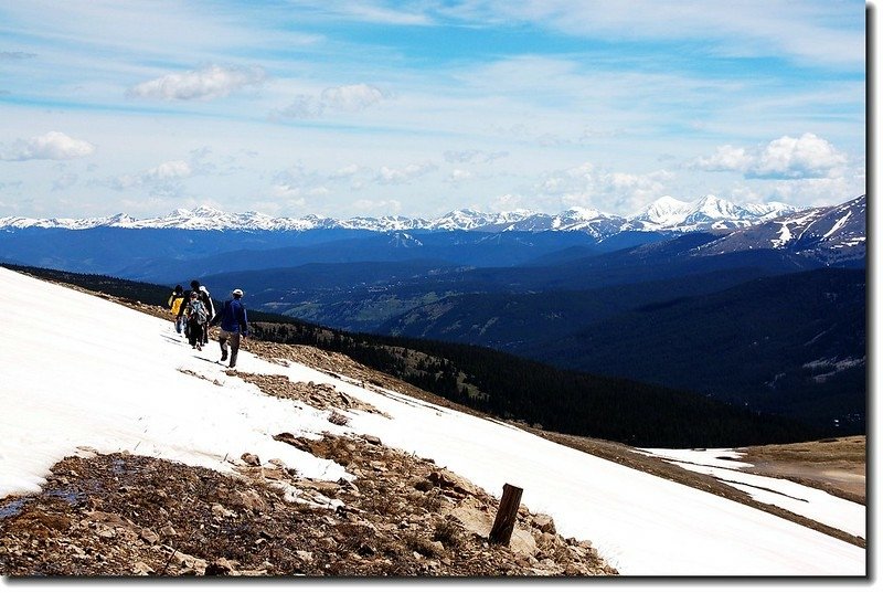 Snowfield and mountains that in the distance 1