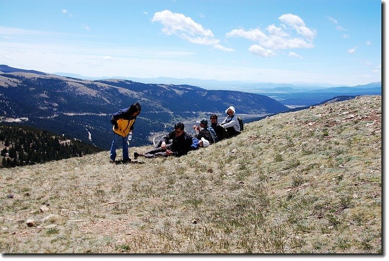 Take a rest on Top of the knoll on trail 208(H 12,214 ft.) 1