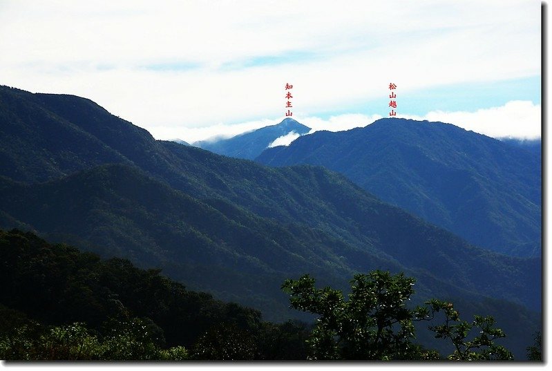 中興林道崩塌處東南眺知本主山