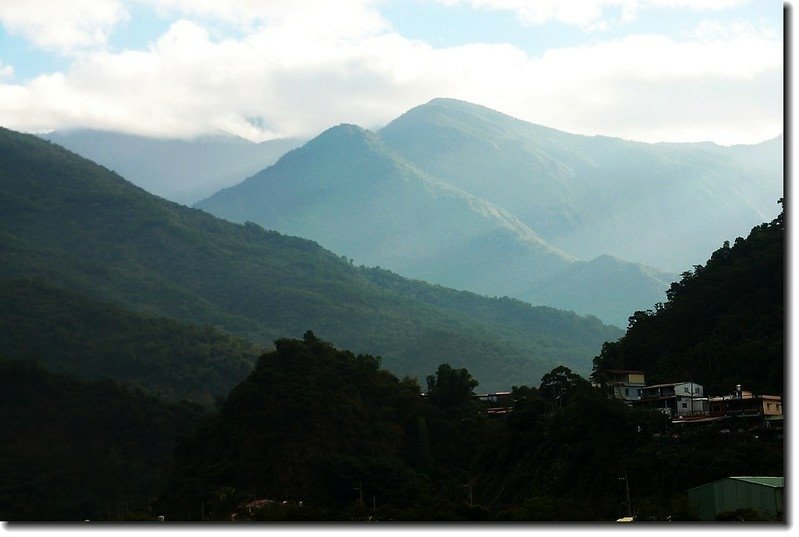 來義大橋眺望來社山