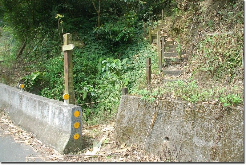 土匪山步道入口