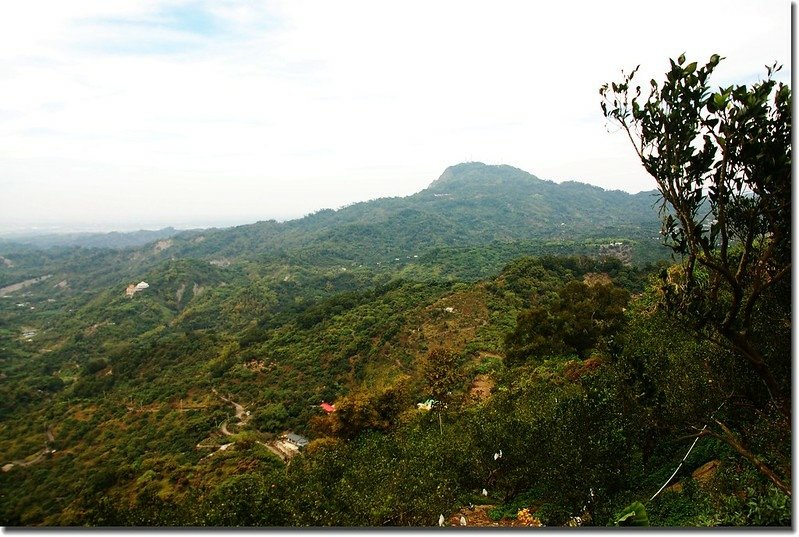 鹿坪山頂遠眺關子嶺枕頭山