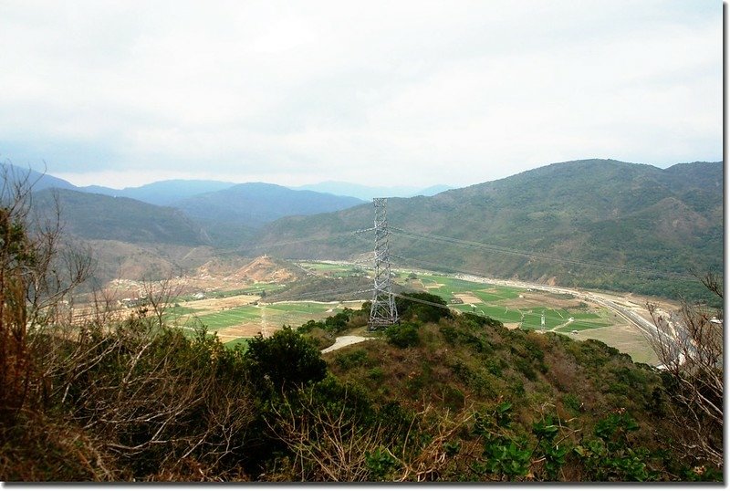 南勢湖山稜線鞍部東北眺牡丹方向