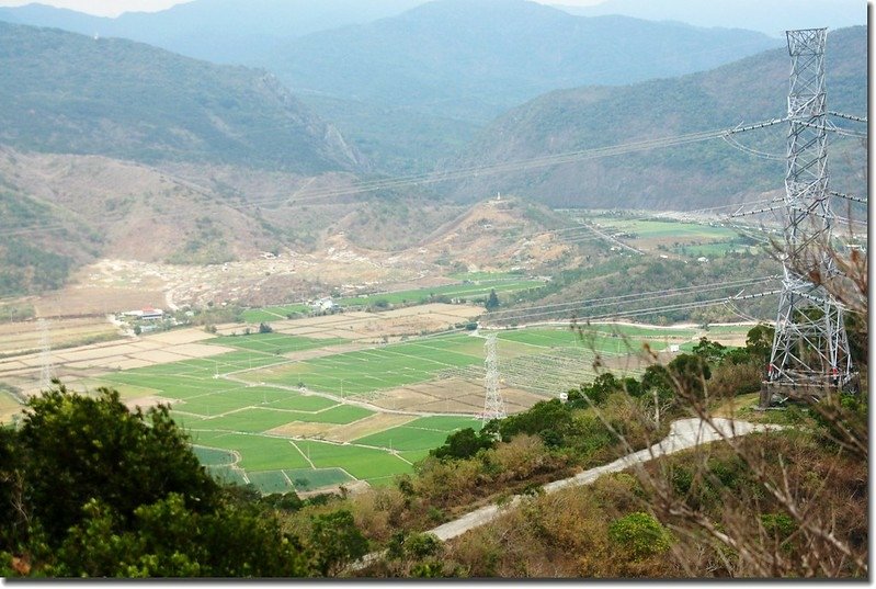 石門(南勢湖山稜線鞍部俯瞰)