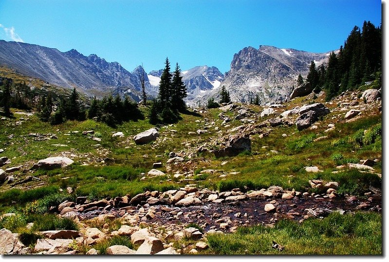 Overlook Indian Peaks just below Lake Isabelle