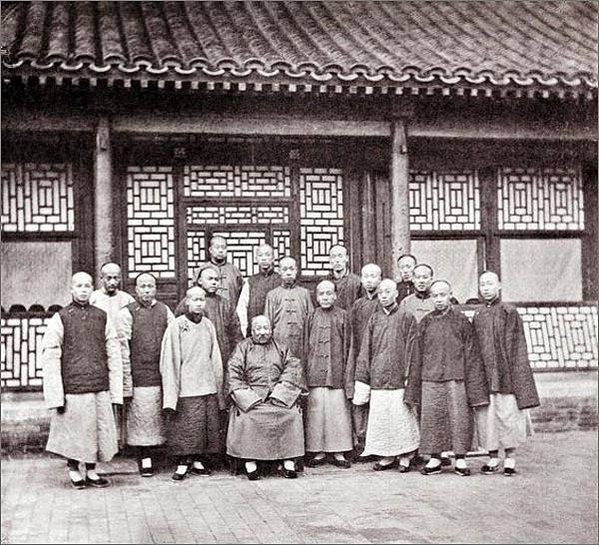 總理各國事務衙門是清王朝全新的國際秩序後建立的對外機構，由恭