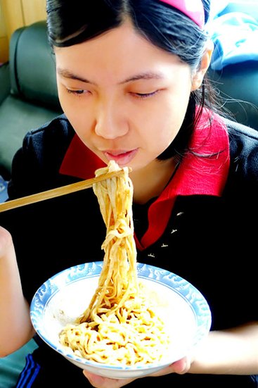 和秋美食 | 料理包 | 10分鐘以內輕鬆上菜 | 蒙古雞湯鍋 | 蒜蓉辣椒醬 | 麻醬香拌麵