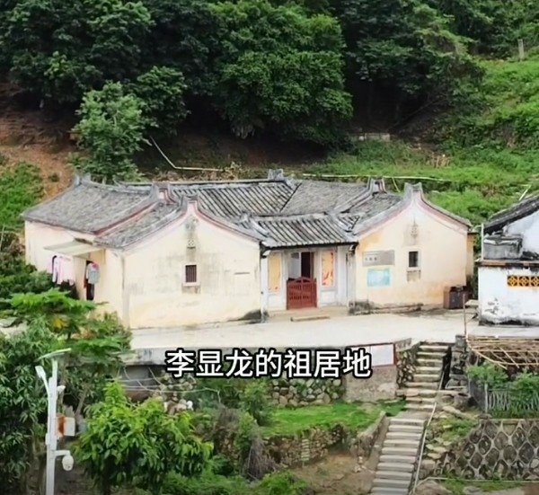 板橋林本源五落大厝/一個院子四面建有房屋，通常由正房、東西廂