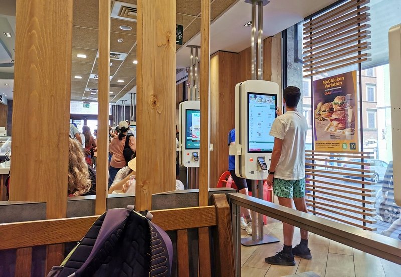 20190815_06 麥當勞喝飲料 003s.jpg