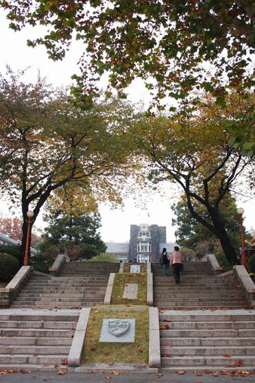 從個階梯上去，完全是另一種“哈利波特”的建築物+美景