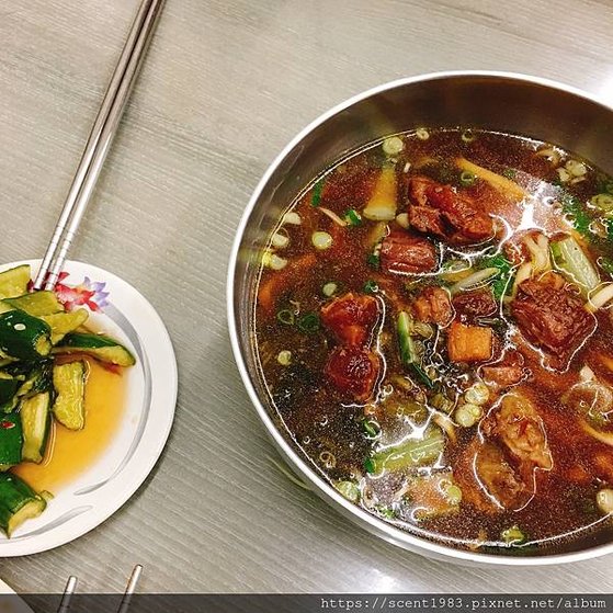 激推【半食記】「左營阿婆麵」擁有最強辣椒油的牛肉麵店（含隱藏