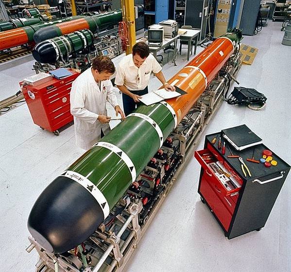 641px-Mk_48_torpedo_maintenance_1982