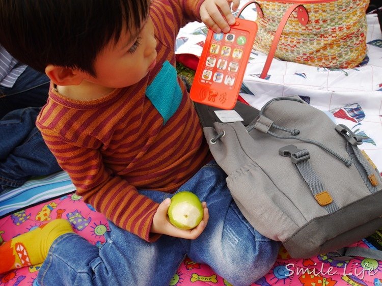 ▌童書分享▌拿起縮小燈跟著走進「立體繪本」每一頁都精彩。「幼兒有聲書／遊戲書」快樂輕鬆學