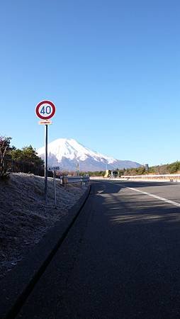 交流道口的富士山