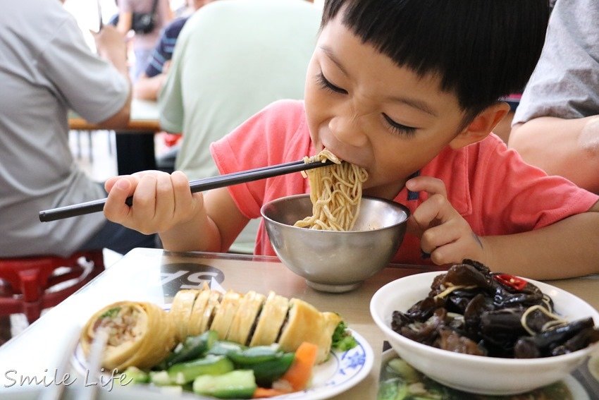 ▌宜蘭礁溪美食▌台灣小吃百大名點。在地人推薦必吃「礁溪八寶冬粉」