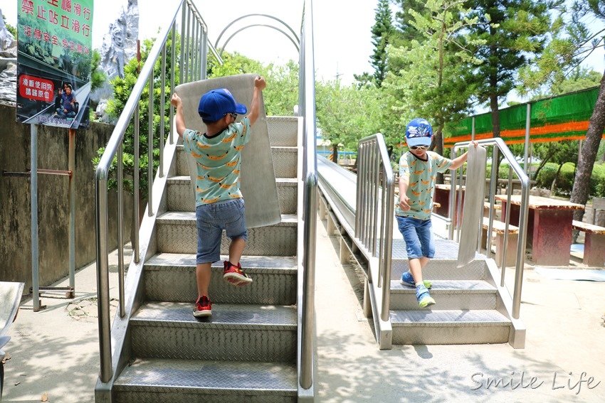 ▌台南景點▌佳福寺超長滾輪型溜滑梯。免門票，可野餐、烤肉，還有兒童小樂園