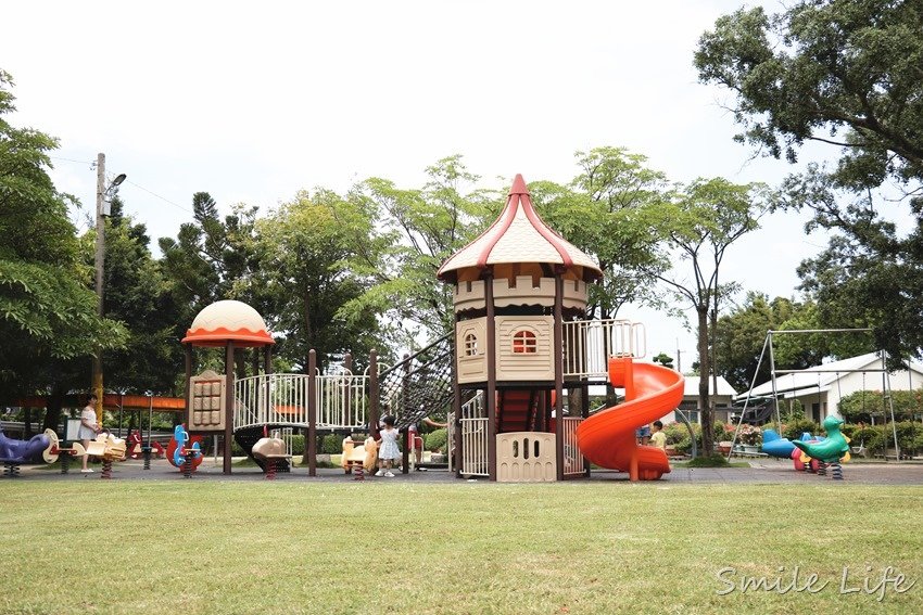 ▌台南景點▌佳福寺超長滾輪型溜滑梯。免門票，可野餐、烤肉，還有兒童小樂園