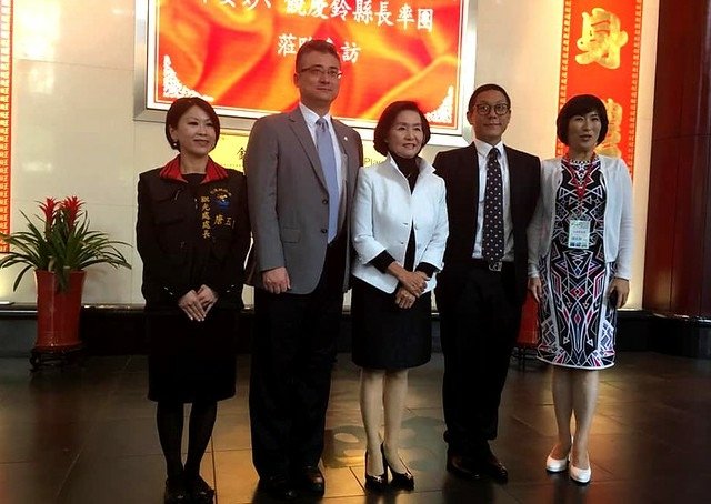 唐玉書陪同林縣長和饒縣長來上海推廣宜花東山好水 (6)