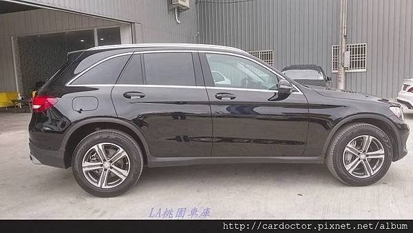 賓士M-BENZ GLC 300 規格介紹，賓士GLC300價格配備油耗分析比較，賓士GLC300代購回台，開箱介紹。想買賓士GLC300 AMG嗎？想買外匯車嗎？網友都推薦桃園外匯車商LA桃園車庫喔! LA桃園車庫不定期舉辦外匯車團購及教學，優惠價格加上實體店家給消費者最大保障