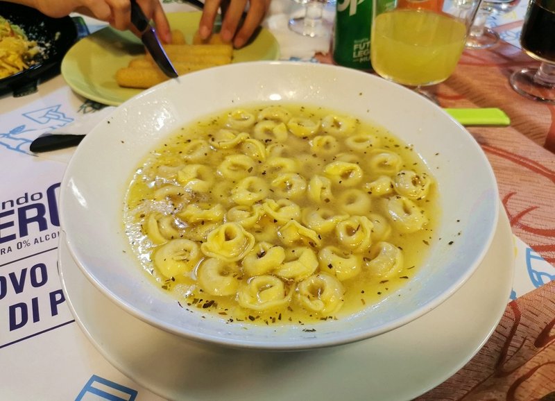 20190815_09 Sofia 民宿旁美食 003s.jpg