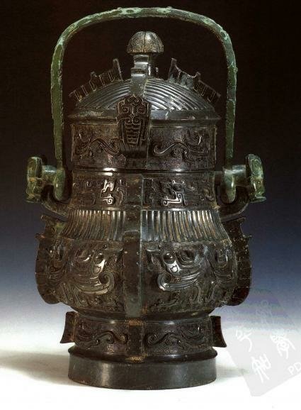 青銅卣/卣（音「友」）一種古代酒器，常見於商朝和西周時期，在