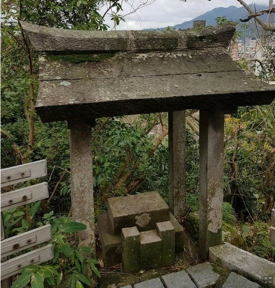 日本石佛在臺灣：日治時期移植臺灣的庶民信仰/巡禮文化/在墓地