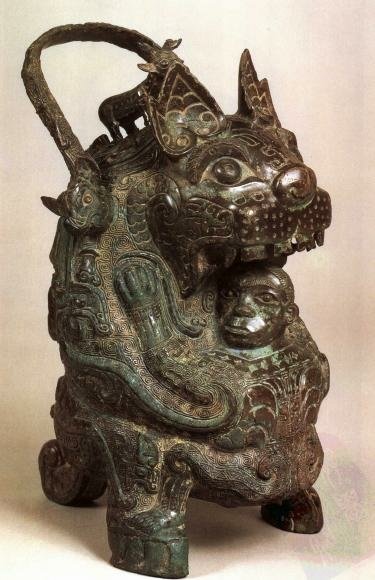 青銅卣/卣（音「友」）一種古代酒器，常見於商朝和西周時期，在